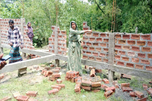 গোয়াইনঘাটে প্রতিপক্ষের হা ম লা য় নির্মানাধীন ঘর ভা ঙ চু র,  থানায় অ ভি যো গ