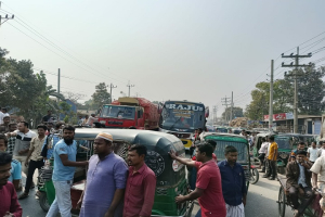 চাঁদা বন্ধের দাবিতে ঢাকা-ময়মনসিংহ মহাসড়ক অ*বরোধ, এক ঘণ্টা যান চলাচল বন্ধ