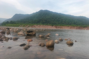 সিলেটে পাথর লু/টের মহোৎসব, থামাতে পারছে না প্রশাসন