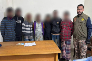 শাহী ঈদগাহ এলাকায় পুলিশের অ ভি যা নে ৭ জন গ্রে প্তা র