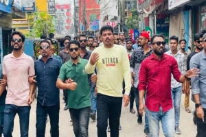 নিষিদ্ধ ছাত্রলীগের ঝটিকা মি ছি ল, প্রতিবাদে ছাত্রদলের বি ক্ষো ভ