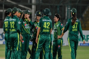 বড় হারে সিরিজ শুরু পাকিস্তানের