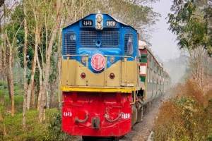প্রকৃতির ডাকে সাড়া দিতে গিয়ে সিলেটগামী ট্রেনচালক বি পা কে 
