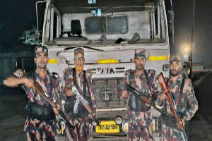 শেওলা স্থলবন্দরে ভারতীয় ট্রাক জব্দ