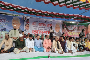 কুলাউড়ায় আবেদ রাজাকে মনোনয়ন দেওয়ার দা*বিতে সমর্থকদের অ*নশন