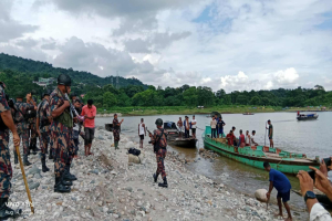 জাফলং দুই দিনে ৮ হাজার ৫শ ঘনফুট পাথর উ দ্ধা র