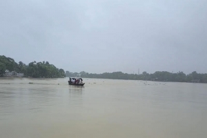 সুনামগঞ্জে বাড়ছে নদ-নদীর পানি, আ'তঙ্কে মানুষ সুনামগঞ্জে বাড়ছে নদ-নদীর পানি, আ'তঙ্কে মানুষ