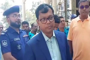 সিলেট রেলওয়ে স্টেশনে জেলা প্রশাসকের অ*ভিযান