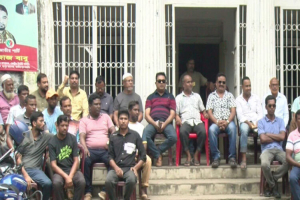 রংপুরে জাতীয় পার্টি কার্যালয়ে নে তা কর্মীদের অবস্থান