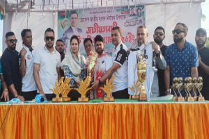 ধানের শীষের প্রার্থীর সমর্থনে প্রীতি ফুটবল ম্যাচ, পুরস্কার বিতরণ করলেন আদিবা হোসেন