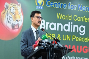 ভা র তে র প্রধানমন্ত্রী কোথাও গেলে দুয়োধ্বনি দেয় না, আমাদের দেয়