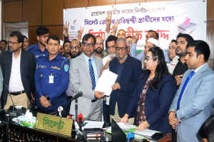 প্রতীক গ্রহণের মধ্য দিয়ে সিলেট-৪ আসনে আরিফুল হক চৌধুরীর আনুষ্ঠানিক নির্বাচনী যাত্রা শুরু