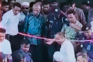 নেতাদের হাতাহাতি, অনুষ্ঠান ছাড়লেন মন্ত্রী আরিফুল হক