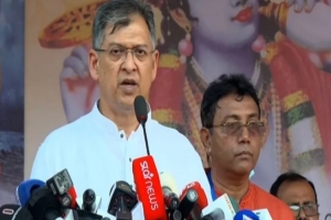 ধর্ম নয়, নাগরিকত্বের ভিত্তিতে সমান অধিকার: স্বরাষ্ট্রমন্ত্রী ধর্ম নয়, নাগরিকত্বের ভিত্তিতে সমান অধিকার: স্বরাষ্ট্রমন্ত্রী