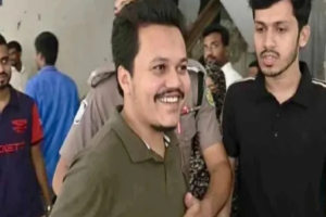 টিএসসি এলাকায় মিছিল, ঢাবি ছা*ত্রলীগ নেতার একদিনের রি মা ন্ড