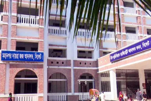 সিলেটে যৌতুক মা ম লা য় স্বামী খালাস: আদালত ভবনে দুজনকে কো*পালেন স্ত্রী
