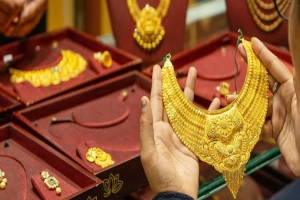 ইতিহাস গড়ে কমলো সোনার দাম