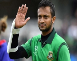 হঠাৎ ঢাকায় সাকিব