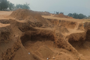 কোম্পানীগঞ্জে শাহ আরফিন টিল্লায় প্রশাসনের অ ভি যা ন, গাড়িসহ আ’টক ১