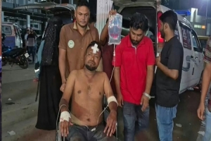 মাদকের বিরুদ্ধে সংবাদ প্রকাশের জেরে সাংবাদিককে হত্যার উদ্দেশ্যে কু পি য়ে জখম, অভিযুক্ত আ ট ক মাদকের বিরুদ্ধে সংবাদ প্রকাশের জেরে সাংবাদিককে হত্যার উদ্দেশ্যে কু পি য়ে জখম, অভিযুক্ত আ ট ক