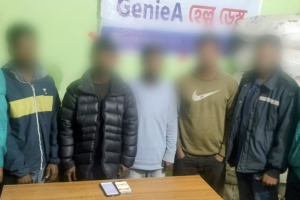 মোগলাবাজারে অনলাইন জু*য়া খেলার সময় ৫ জন গ্রে*ফতার