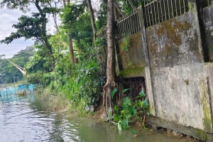 গোয়াইনঘাটে নদীগর্ভে বি*লীনের পথে জেলা পরিষদ ডাকবাংলো গোয়াইনঘাটে নদীগর্ভে বি*লীনের পথে জেলা পরিষদ ডাকবাংলো