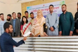 বিশ্বনাথে দূর্যোগ সহায়তা বিতরণ করলেন সংসদ সদস্য তাহসিনা রুশদির লুনা