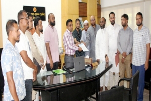 বাণিজ্য মেলা বন্ধের দাবিতে স্মারকলিপি