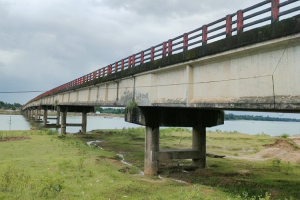 কোম্পানীগঞ্জে বালু উত্তোলন এবং রক্ষণাবেক্ষণের অভাব ; ঝুঁকিতে ধলাই সেতু