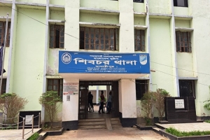 শিবচরে দাঁড়িয়ে থাকা বাসে আরেক বাসের ধাক্কা, নি হ ত ৩ শিবচরে দাঁড়িয়ে থাকা বাসে আরেক বাসের ধাক্কা, নি হ ত ৩