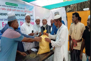 দুবাগী ছাহেব বাড়িতে পবিত্র মাহে রামাদ্বানের খাদ্য সামগ্রী বিতরণ