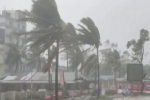 দুপুরের মধ্যে ৭ জেলায় ৬০ কিমি বেগে ঝোড়ো হাওয়ার আভাস