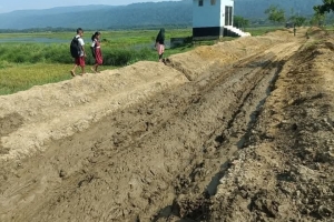 জৈন্তাপুরে লাল শাপলা বিলের রাস্তার কাজে ধীরগতি, জনদু*র্ভোগ চরমে