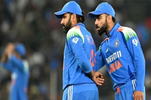 ফাইনালে মাঠে নেমেই রোহিত-কোহলির ব্য তি ক্র মী বিশ্বরে*কর্ড 