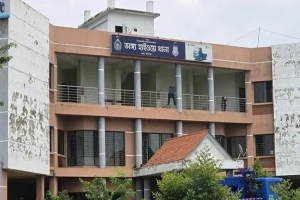 নিয়ন্ত্রণ হারিয়ে চলন্ত বাসের নিচে মোটরসাইকেল, দুই আরোহী নি হ ত