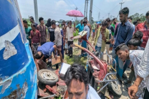 নেত্রকোণায় সড়ক দু র্ঘ ট না: মা ও দুই মেয়ের করুণ মৃ*ত্যু