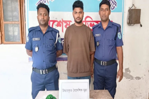 লালমনিরহাটে দুই কোটি মূল্যের ডলারসহ যুবক আ ট ক