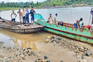 জাফলংয়ে লুট হওয়া ২ হাজার ঘনফুট পাথর জিরো পয়েন্টে প্রতিস্হাপন