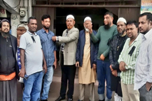 গোলাপগঞ্জে কালো ব্যাজ বিতরণ ও মাইকিং