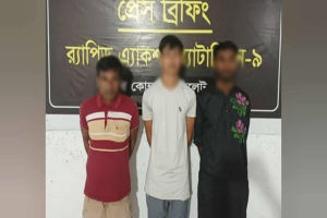 জৈন্তাপুরে র‍্যাব-৯ এর অ ভি যা নে ফে*ন্সি ডিল ও বিদেশি ম*দসহ ৩ জন গ্রে ফ তা র