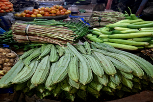 গোলাপগঞ্জে লাগামহীন সবজির বাজার