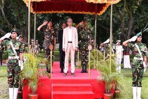 সপরিবারে নতুন রাষ্ট্রপতি মির্জা ফখরুল বঙ্গভবনে সপরিবারে নতুন রাষ্ট্রপতি মির্জা ফখরুল বঙ্গভবনে