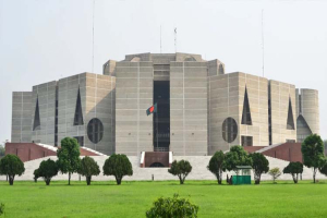 অন্তবর্তী সরকারকে তত্ত্বাবধায়ক সরকারের দাবি