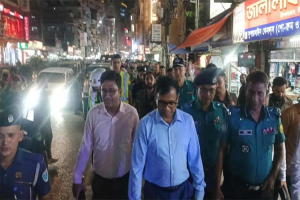 এবার সিএনজি-লেগুলা চালকদের স র্ত ক করলেন ডিসি