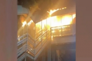রাতের আঁধারে কাকলীর ফুটওভার ব্রিজে আ গু ন রাতের আঁধারে কাকলীর ফুটওভার ব্রিজে আ গু ন