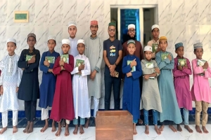সীরাতুন্নবী সাঃ উপলক্ষে বড়লেখায় পবিত্র কুরআন বিতরণ সীরাতুন্নবী সাঃ উপলক্ষে বড়লেখায় পবিত্র কুরআন বিতরণ