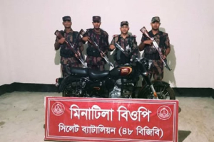 ‘রয়েল এনফিল্ড’ মোটরসাইকেলসহ প্রায় ১.৯০ কোটি টাকার চো*রাচালান পণ্য জ*ব্দ