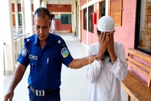 মাদরাসাছাত্রীকে ধ র্ষ ণ: সব সম্পদের বিনিময়ে মুক্তি চান শিক্ষক মাদরাসাছাত্রীকে ধ র্ষ ণ: সব সম্পদের বিনিময়ে মুক্তি চান শিক্ষক