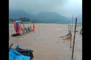 পাহাড়ি ঢলে প্লাবিত সাদাপাথর, ক্ষ'তির আশ'ঙ্কায় ব্যবসায়ীরা পাহাড়ি ঢলে প্লাবিত সাদাপাথর, ক্ষ'তির আশ'ঙ্কায় ব্যবসায়ীরা