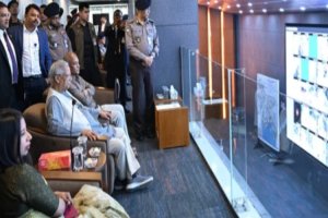 সারাদেশে ভোটগ্রহণ চলছে: নিয়ন্ত্রণ কক্ষে একঘণ্টা অবস্থান ইউনূসের